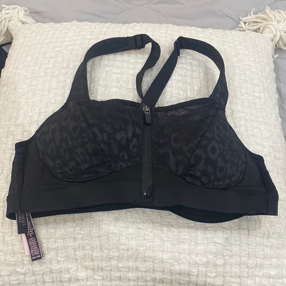 Black VS sports bra